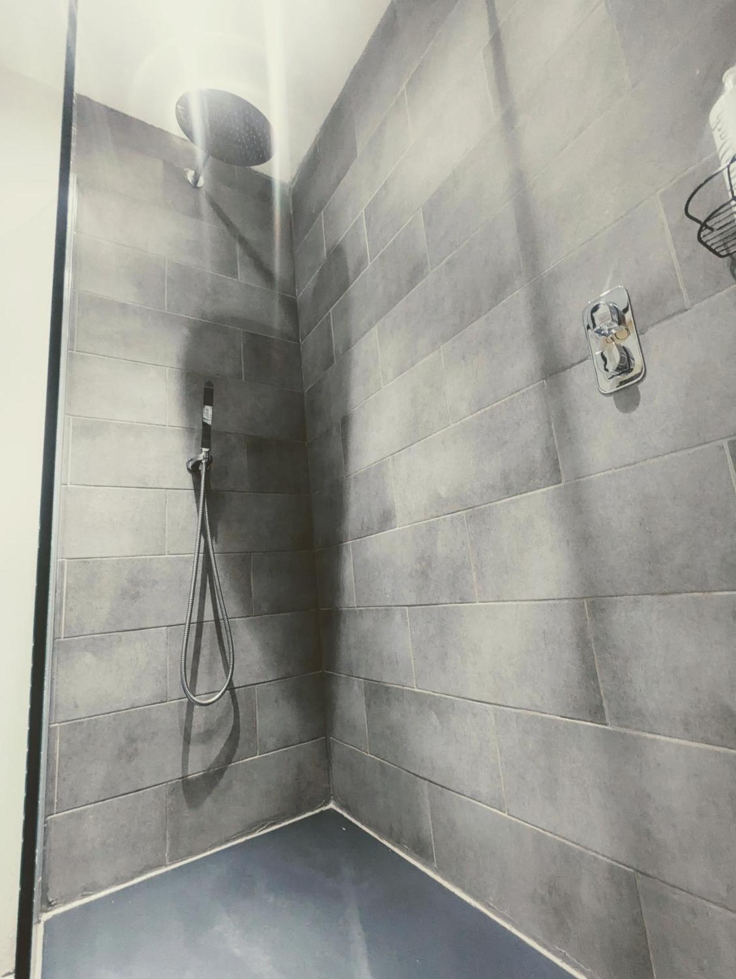 One The Mews Apartment กลาสโกว์ ภายนอก รูปภาพ